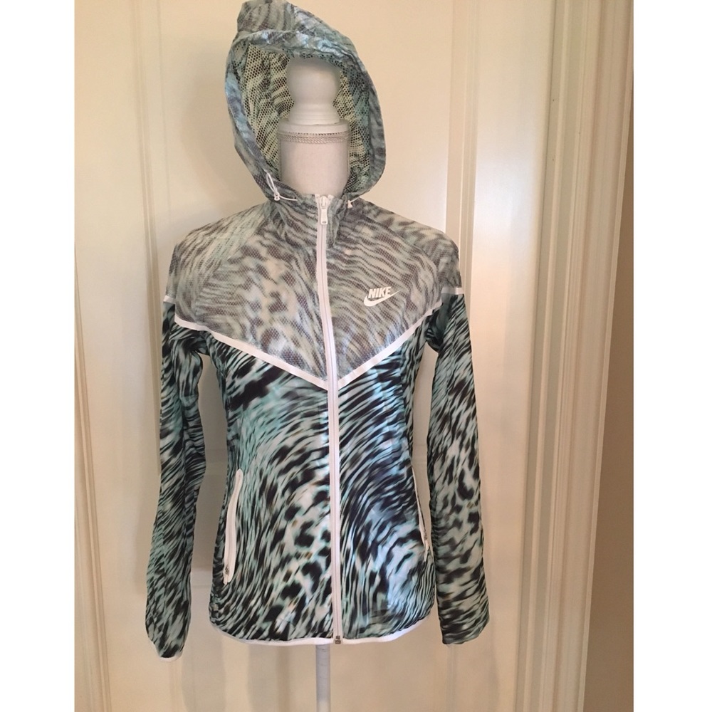 Women’s Nike Tech Hyperfuse Windrunner - image 2